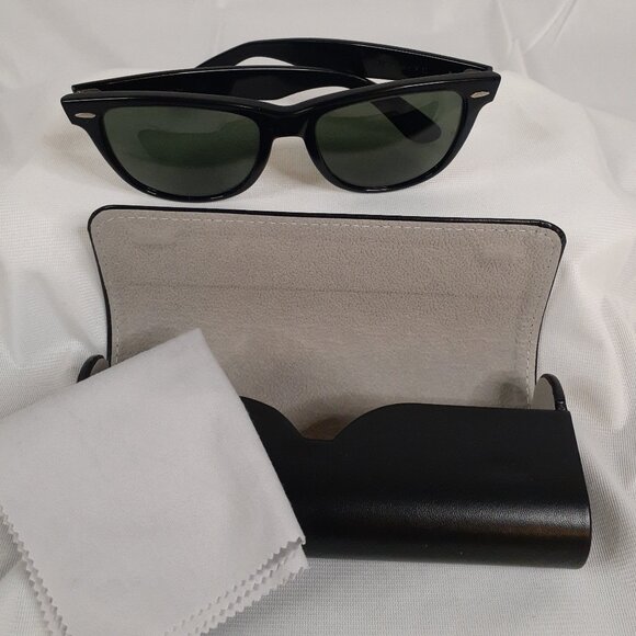 Ray-Ban Wayfarer II Sunglasses with Black Frame - Picture 6 of 6